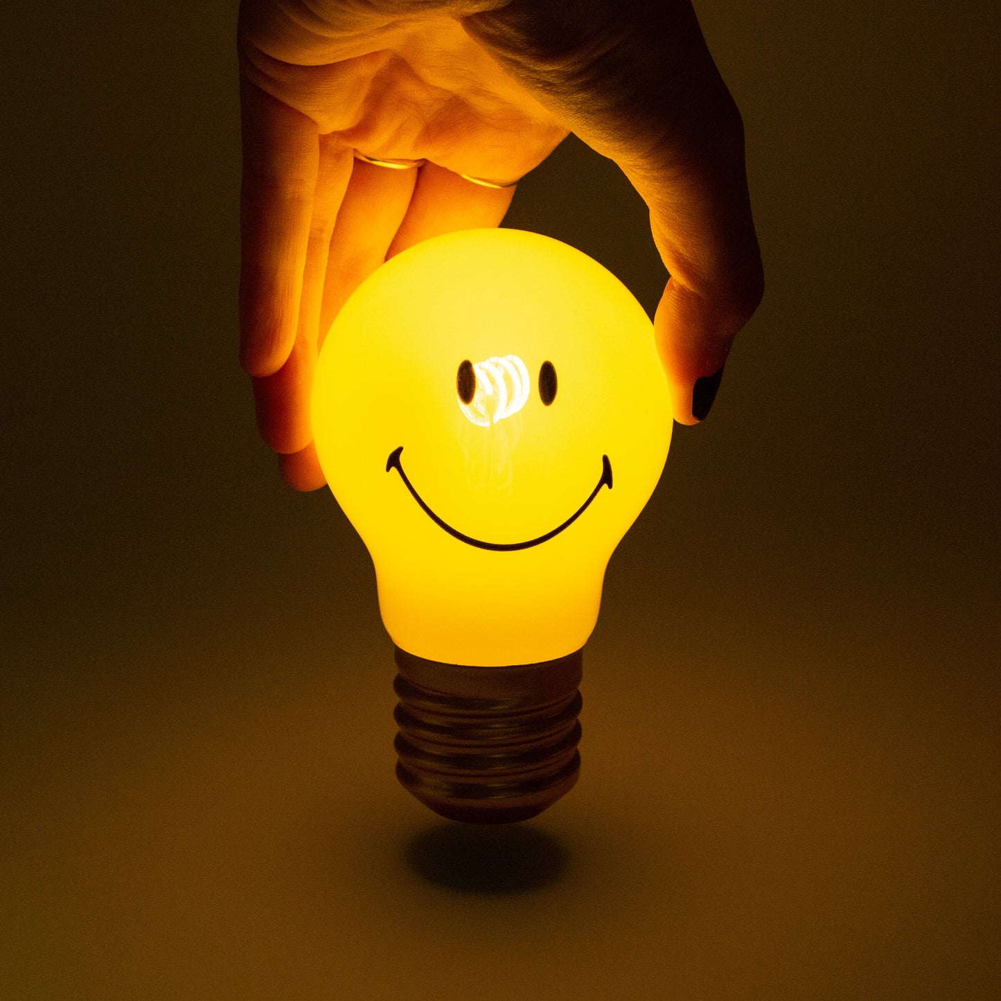 SMILEY CORDLESS LIGHTBULB