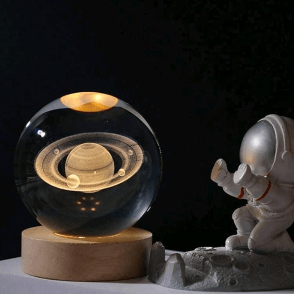 Crystal Ball Lamp Saturn