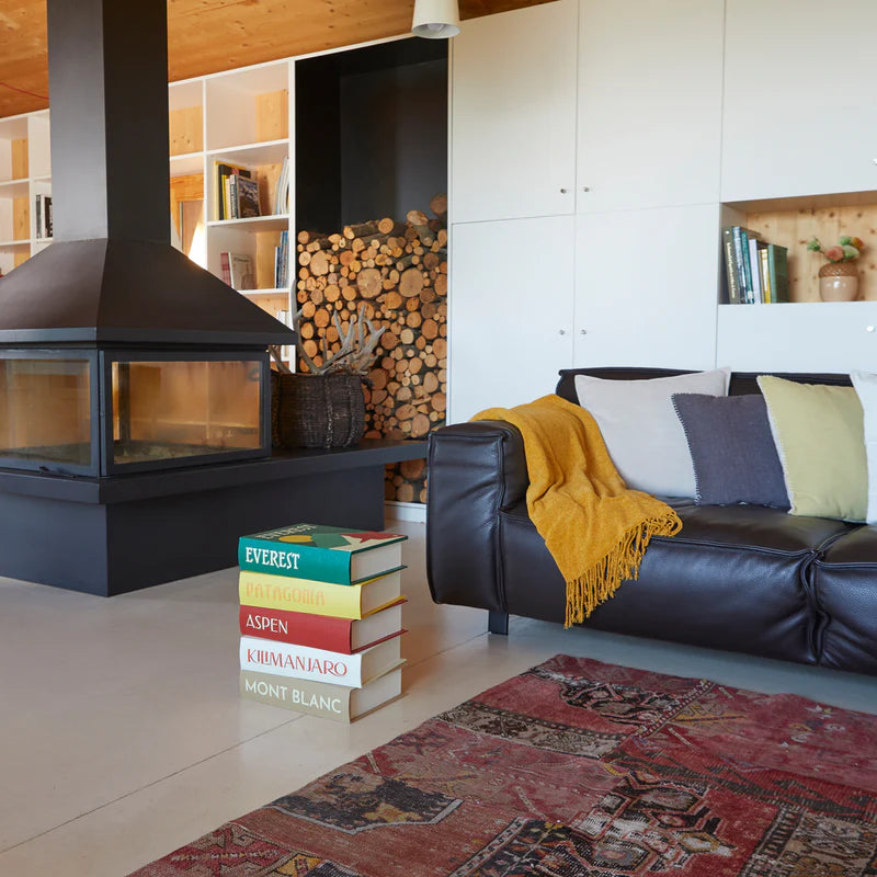 Tavoline me Sirtar Mountains Book