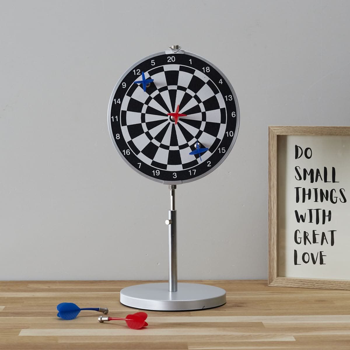 Loje magnetike darts per tavoline