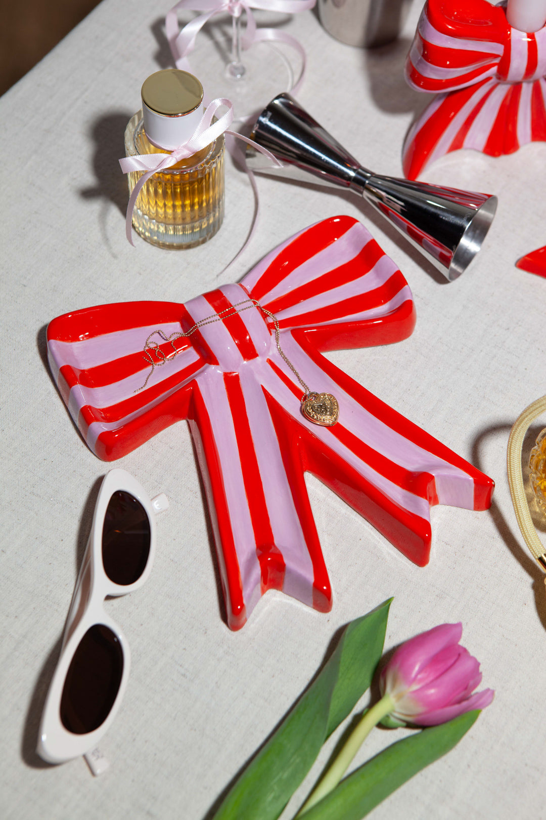 Mbajtese bizhush "Red Bow"