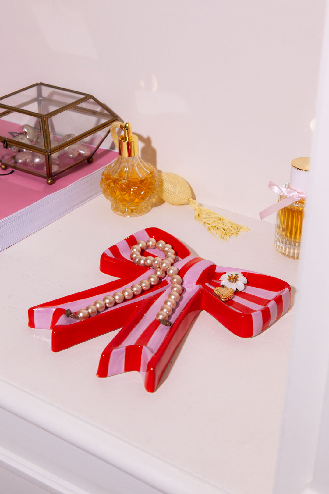 Mbajtese bizhush "Red Bow"