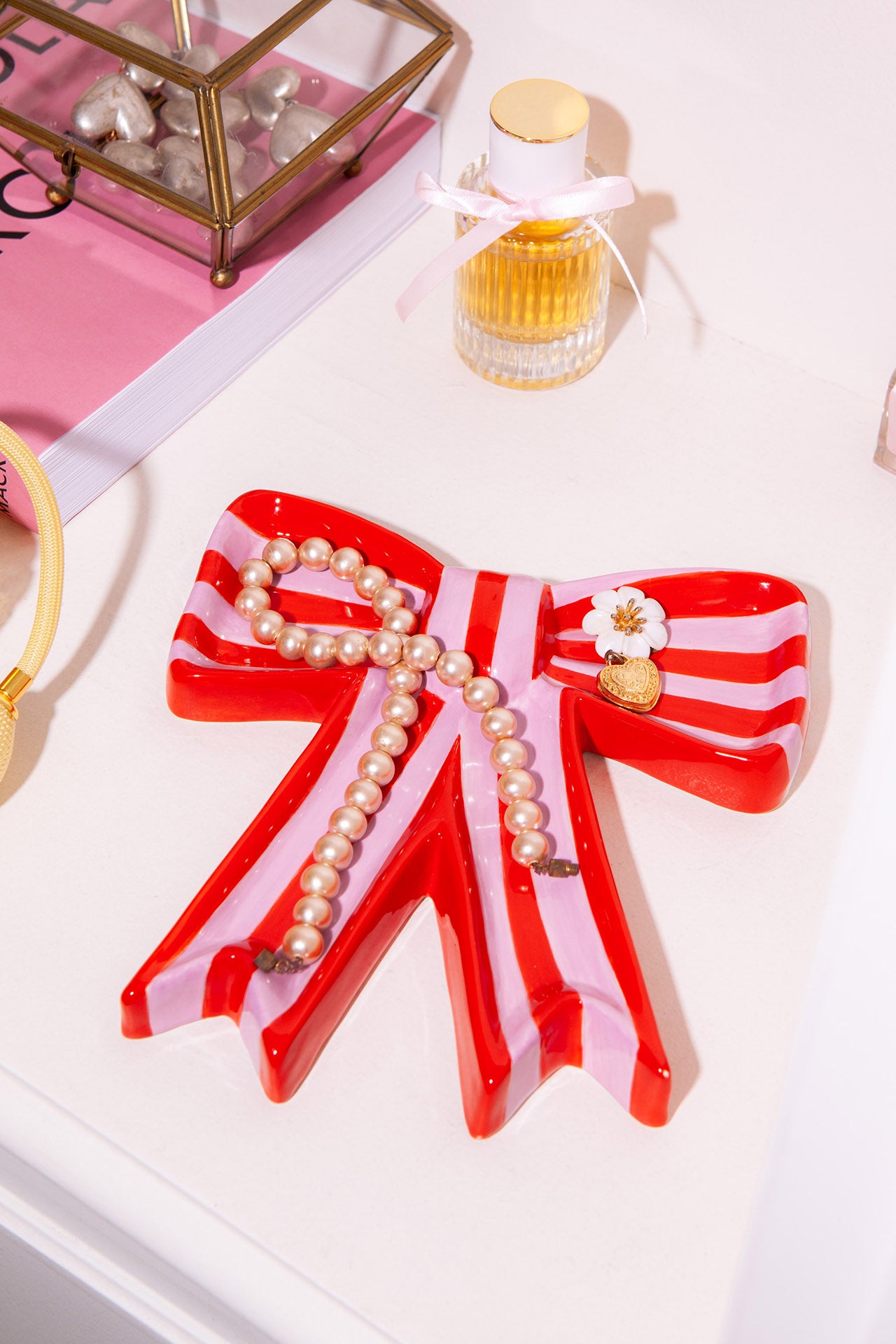 Mbajtese bizhush "Red Bow"