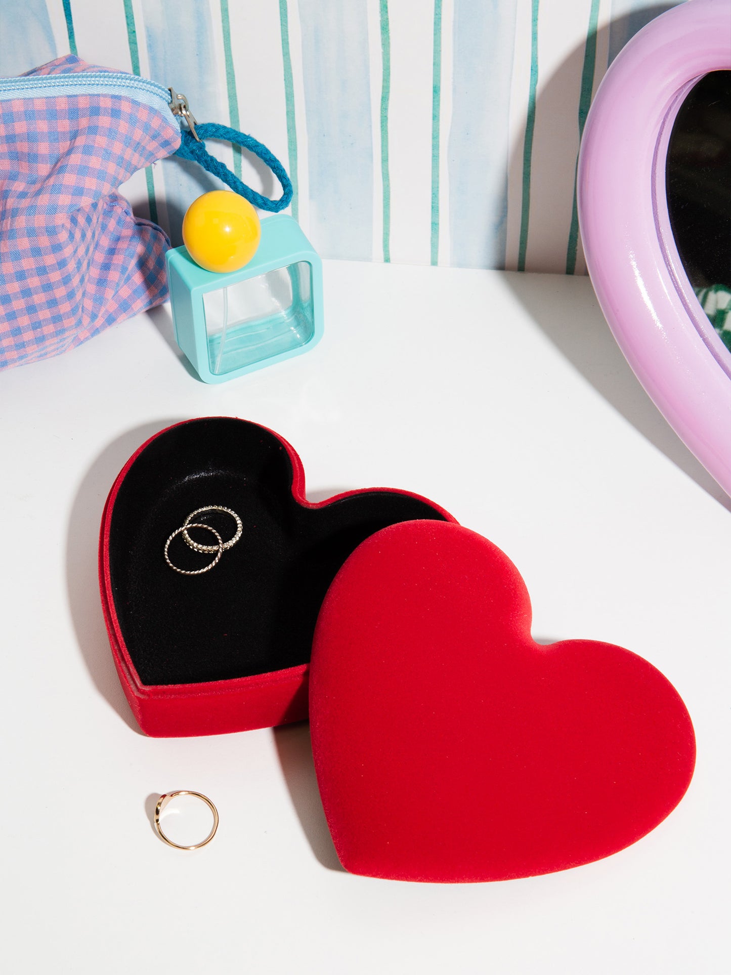 Mbajtese bizhush "Red Love"