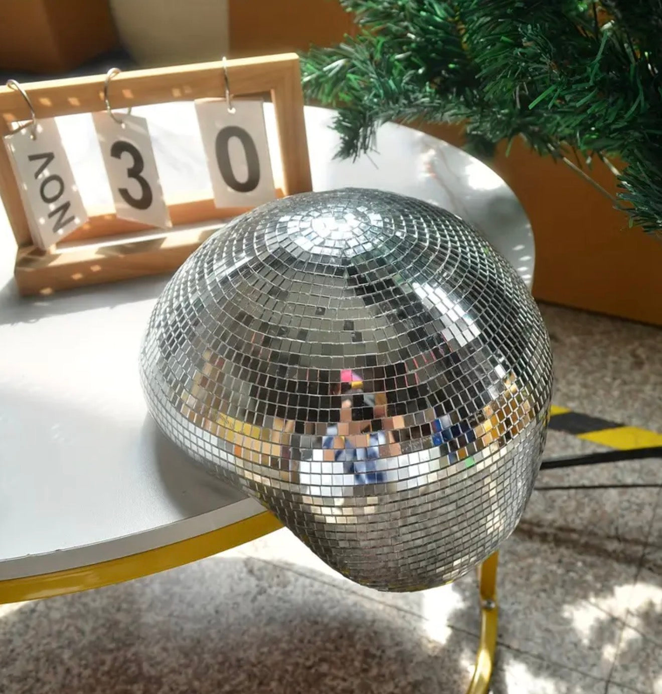 Melting disco ball silver